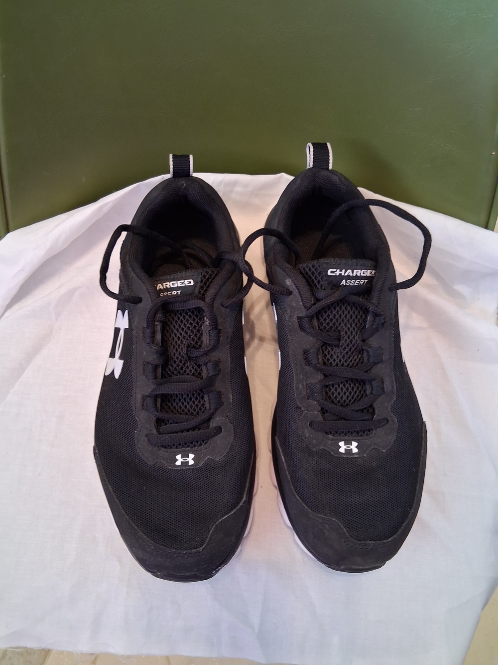 Under Armour Black and White Charged Assert Training Shoes - Picture 2 of 7
